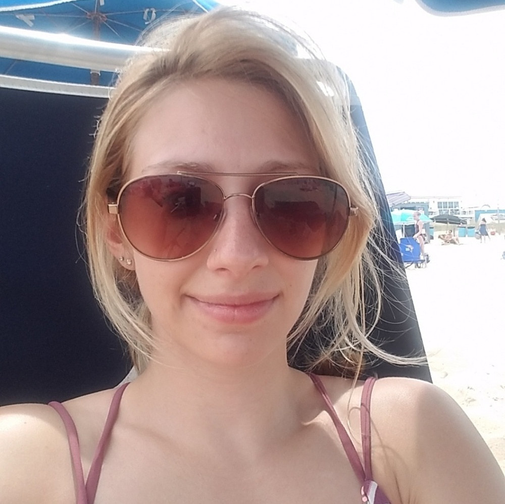 Meet your Posher, Caroline
